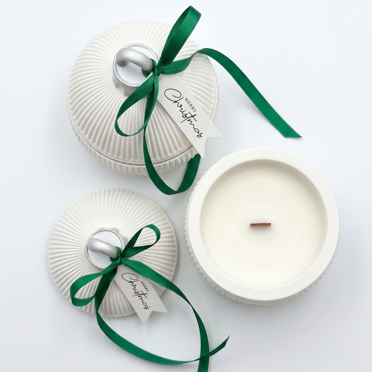 Vela Christmas Bauble Elegance - Branca / Dourada / Magia de Inverno